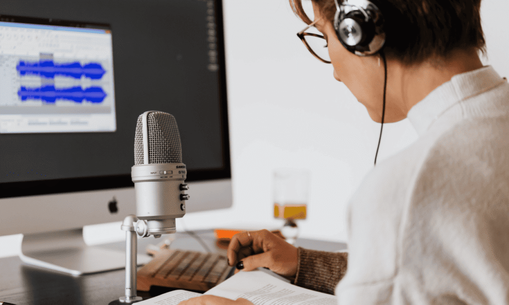 Enhancing-Learning-Outcomes-with-Customizable-AI-Voiceovers