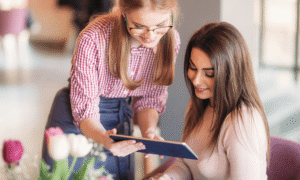 How Customer Education Drives Business Growth: Key Benefits & Metrics